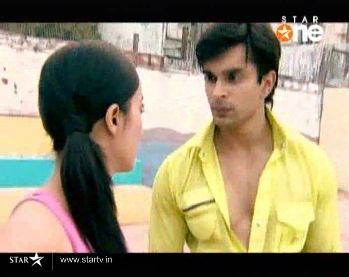 4 (70) - DILL MILL GAYYE KaSh As ArSh First Scene