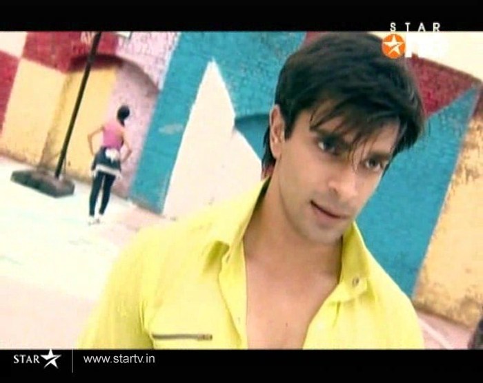 4 (82) - DILL MILL GAYYE KaSh As ArSh First Scene