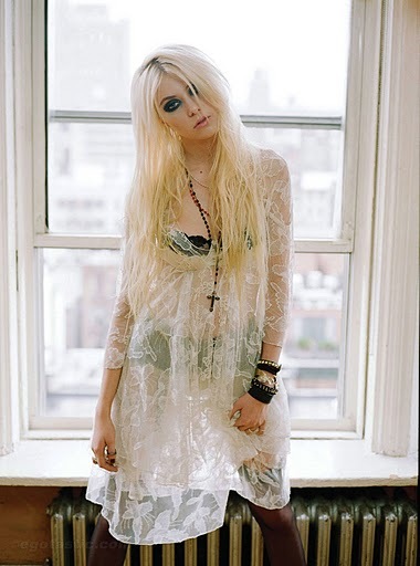 63495_TaylorMomsen_LMUAlbum_Shoot_4_122_381lo - 0 a - Pentru Tinna - La Multsi Ani Diva