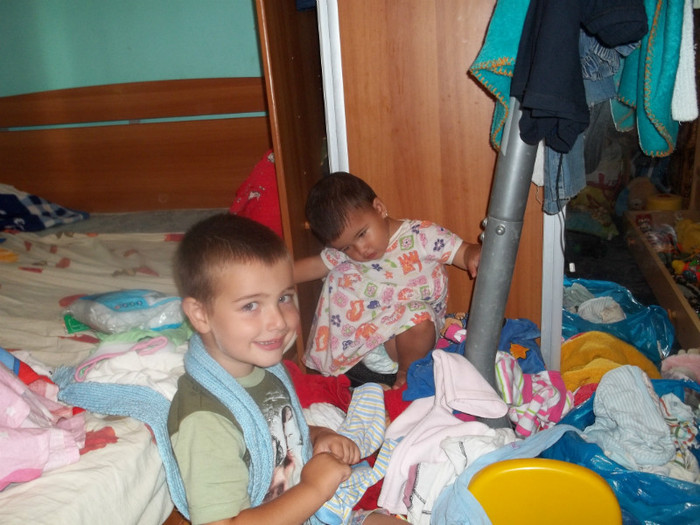 sa vedem cu ce ne imbracam