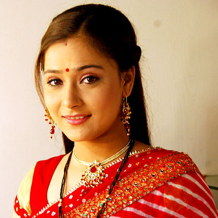 11080907582083 - Sara Khan