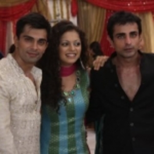 ATYAAAC_b7BJaTbdc_e1ExWu_upgAR_c_zv[1] - Rahul-Mayank Anand