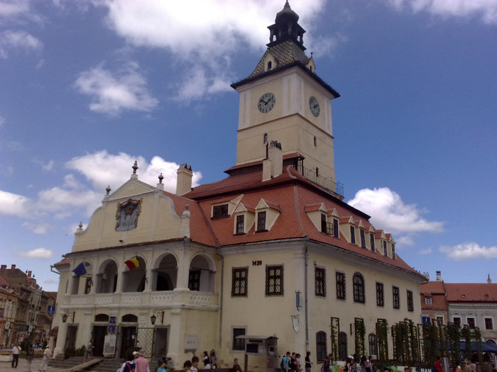 Muzeul de artà - ORASUL DELA POALELE TIMPEI BRASOV