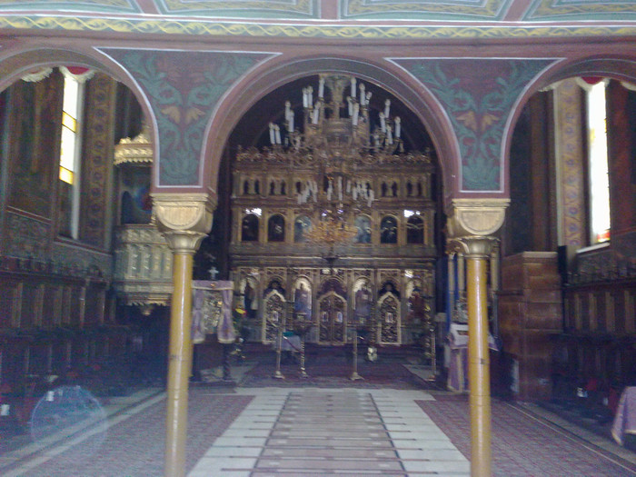 Catedrala interior - ORASUL DELA POALELE TIMPEI BRASOV