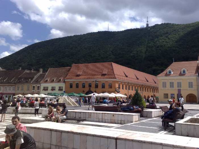 Piata - ORASUL DELA POALELE TIMPEI BRASOV