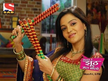 Ami Trivedi Ji in Sajan Re Jhoot Mat Bolo[1]