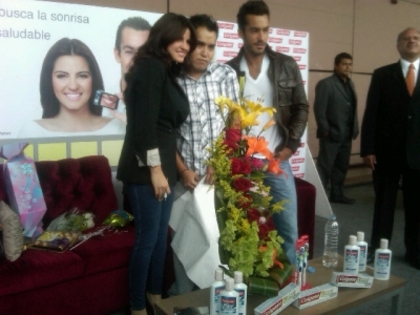 normal_bzwdf - 000Maite Autograph Signing Colgate In Walmart Tepeyac Mexico - 30 July