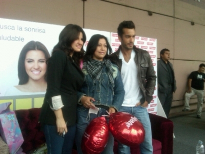 normal_q35wm - 000Maite Autograph Signing Colgate In Walmart Tepeyac Mexico - 30 July