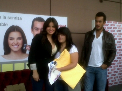 normal_1uyej - 000Maite Autograph Signing Colgate In Walmart Tepeyac Mexico - 30 July
