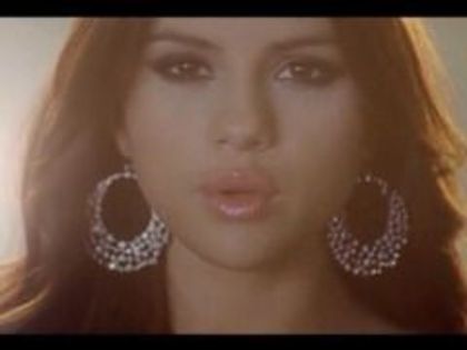 selena-gomez-isi-lanseaza-noul-videoclip-vezi-primele-imagini_size7