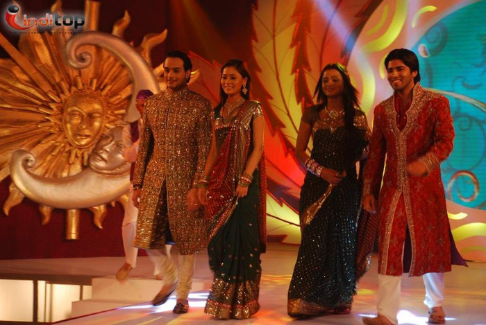 Parul%20Chauhan%20&%20Sara%20Khan%20(Bidaai%20Fame)%20at%20ITA%20Awards%20preview%20show%20%202[1]