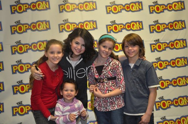 22345_317655885974_7961985974_3596447_6195674_n - 000 selena gomez facebook 000