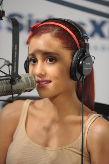 Ariana+Grande+Ariana+Grande+Visits+SiriusXM+6ZhglYbqavml