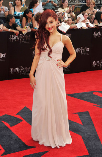 Ariana+Grande+Harry+Potter+Deathly+Hallows+FlfUSvgj0jRl