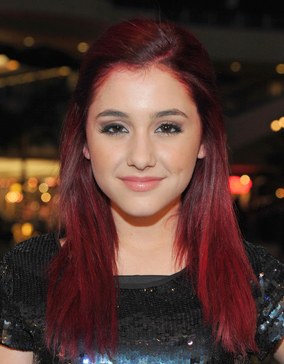 Ariana+Grande+Hollywood+Highland+Center+One+F4wAjfo11H2l - Ariana Grande