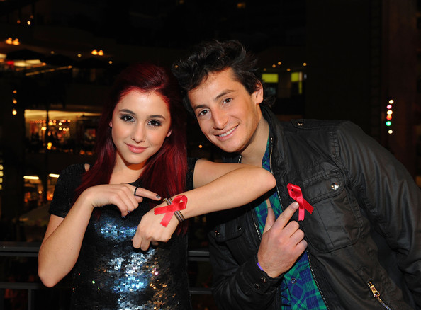 Ariana+Grande+Hollywood+Highland+Center+One+UbF6mGRY8yYl - Ariana Grande