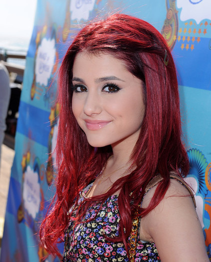 Ariana+Grande+Kevin+Steffiana+James+Host+Make+v0jan7fqW3ul