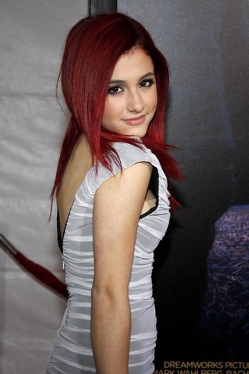 Ariana+Grande+Los+Angeles+premiere+Lovely+LEvbUkN8TOXl