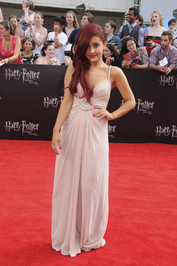 Ariana+Grande+NY+Premiere+Avery+Fisher+Hall+L1uP6R3WoM_l - Ariana Grande