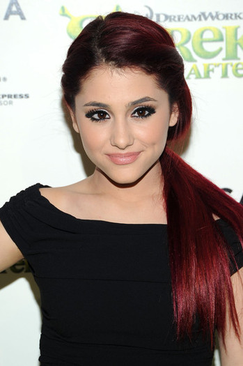 Ariana+Grande+Opening+Night+Premiere+Shrek+-RWrRA6JCuvl