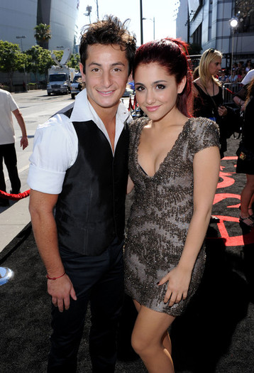 Ariana+Grande+Premiere+Twilight+Saga+Eclipse+oxDnwOGp0kHl