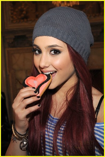 ariana-grande-back-to-broadway-06