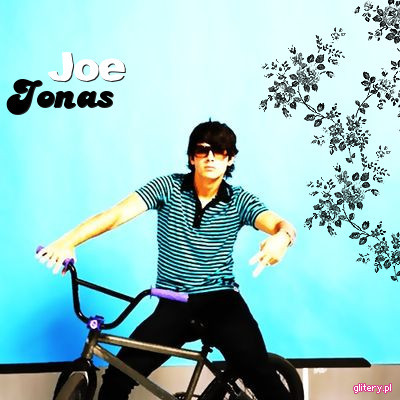 Ce faci PiSsi? Ne intalnim din nou! [asezandu-se la masa cu ea]