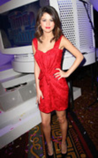38317503_GOMZMFUGH - selena gomez
