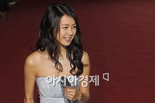 347e1p1 - Lee Yo Won  Korea Film Awards 2010