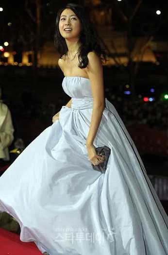 a9u23a - Lee Yo Won  Korea Film Awards 2010