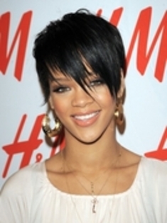 22173599_QTAIQJOLM - rihanna