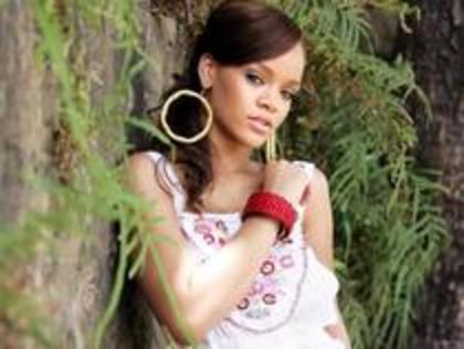 22255112_CMXIHCVBN - rihanna