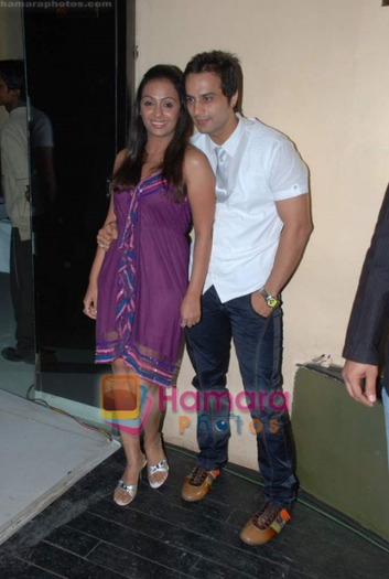 normal_Ashita Dhawan at Hans Baliye launch bash in Tequilla Lounge, Mumbai on 28th May 2009 (2)