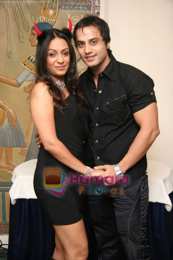 normal_Ashita Dhawan, Shailesh Gulabani at Ashita Dhawan_s Birthday Bash on 22nd May 2009 (12)