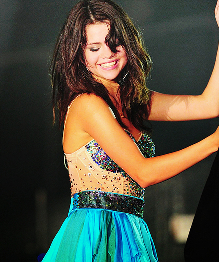 43199785_QWEXKXYHA - 0-Love selena