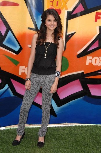 Selena-Gomez-selena-gomez-387933_398_600 - poze Selena Gomez