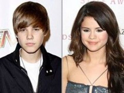 Justin-Bieber-si-Selena-Gomez-s-au-sarutat-in-Caraibe--poze- - 0-Un big fan Selena
