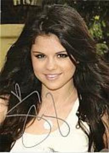 OZKEXXQIWMBAYMPUWUM - 0-Un big fan Selena