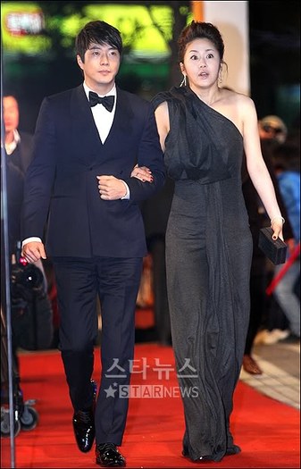 20101231212055406b6_212505_0 - Secretele de la palat