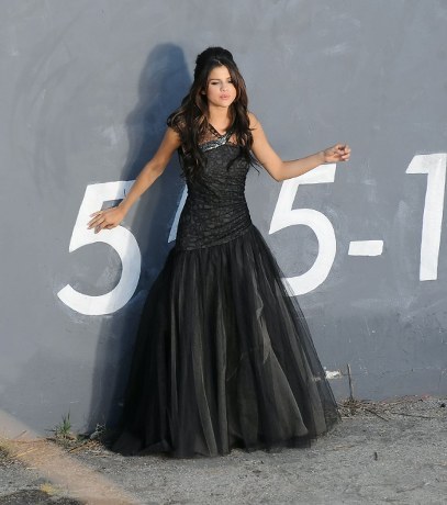 fe407_Selena-Gomez-Who-Says-Behind-the-Scene - selena gomez who says