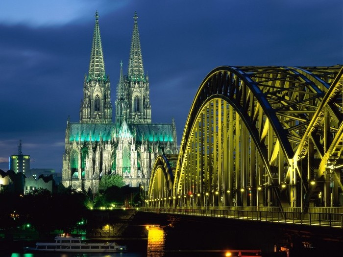 Cologne Cathedral and Hohenzollern Bridge, Cologne, Germany - Germania