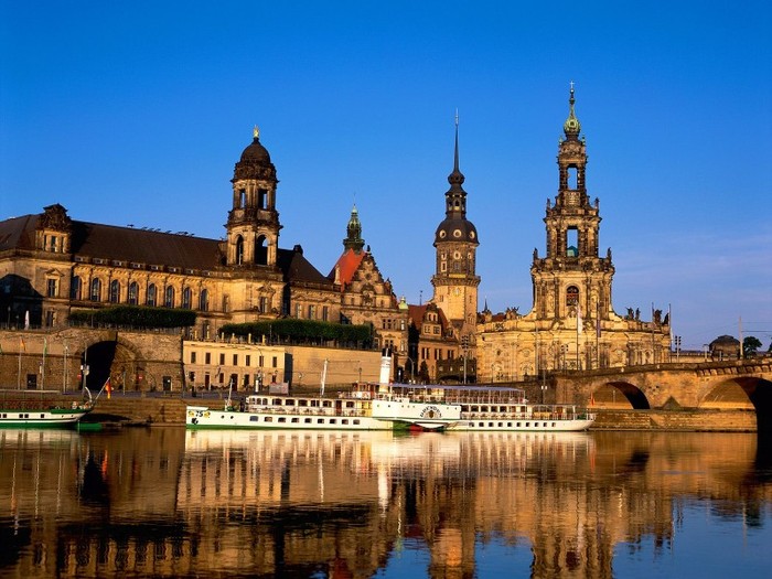 Elbe River, Dresden, Germany - Germania