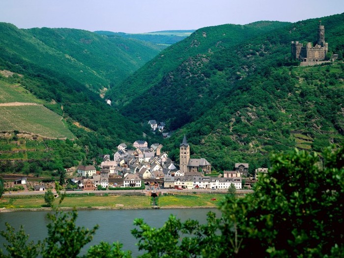 Maus Castle on the Rhein River, Germany - Germania