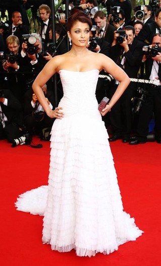 Aishwarya_Rai_1242890284_3