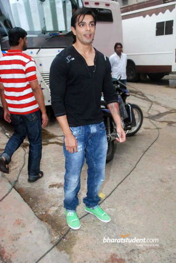 30jk84j - Karan Singh Grover