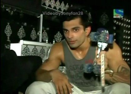 3198_1141415030170_1671285862_45872_345663_n - Karan Singh Grover