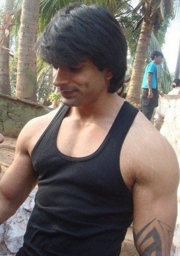 35601_144464818941628_100001343325649_222683_61504_n - Karan Singh Grover