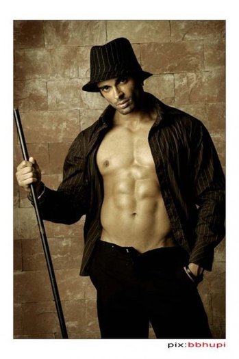 40963_1411616705043_1671285862_610698_4321414_n - Karan Singh Grover