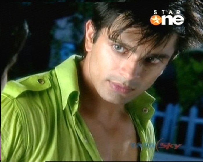 162844_169188053123853_100000979792302_343365_5172847_n - Karan Singh Grover