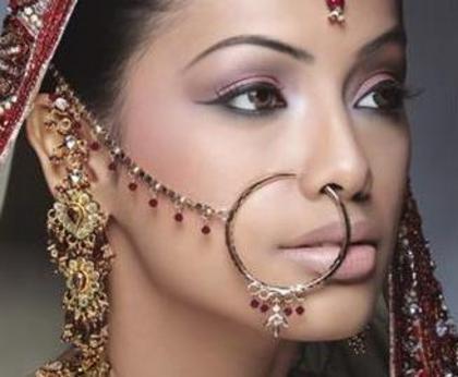 bridal-nose-ring - Nath - Inelul din nas purtat de indience